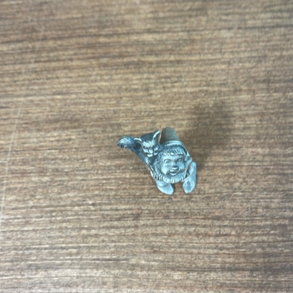 Heritage Pewter Gnome with Squirrel Figurine - Picture 3 of 8